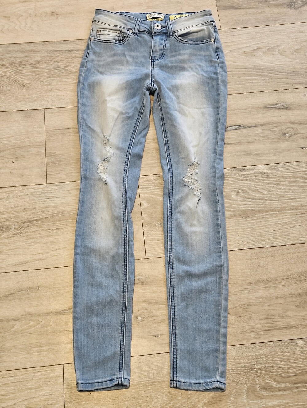 Indigo Rein Jeans Womens Size 0 Light Wash Distressed Skinny Embroidered Pocket